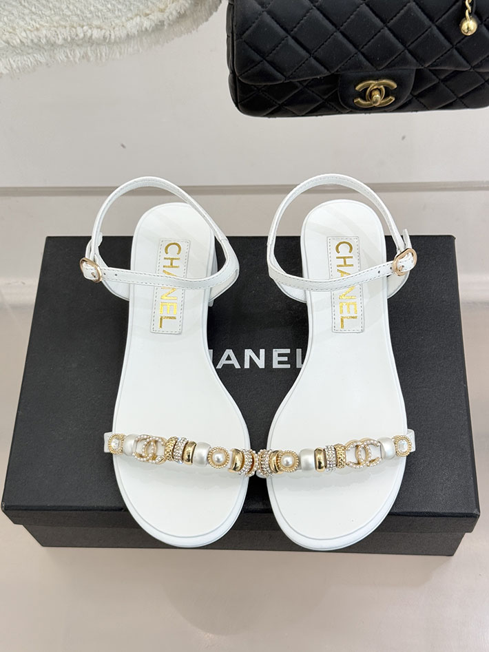 最高級シャネルスーパーコピー CHANEL ラインストーンロゴヒール サンダル 靴 スウェード ホワイト 2631083 シャネル 靴 安い - 画像 (8)