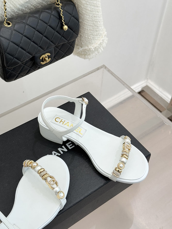 最高級シャネルスーパーコピー CHANEL ラインストーンロゴヒール サンダル 靴 スウェード ホワイト 2631083 シャネル 靴 安い - 画像 (7)