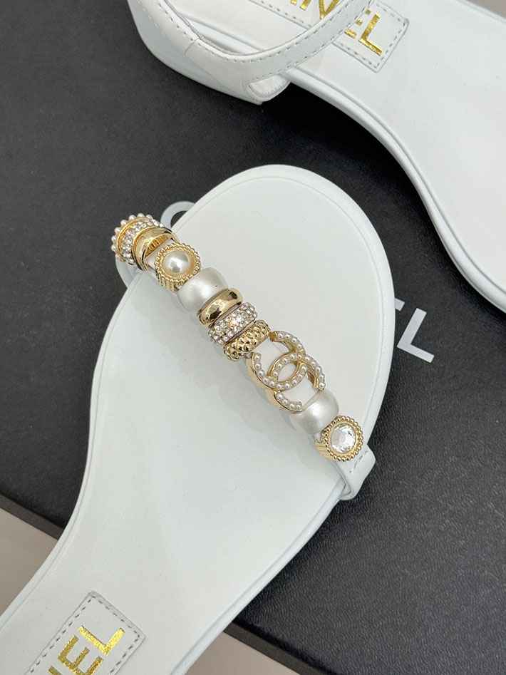 最高級シャネルスーパーコピー CHANEL ラインストーンロゴヒール サンダル 靴 スウェード ホワイト 2631083 シャネル 靴 安い - 画像 (5)