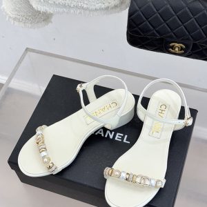 シャネル 靴 白