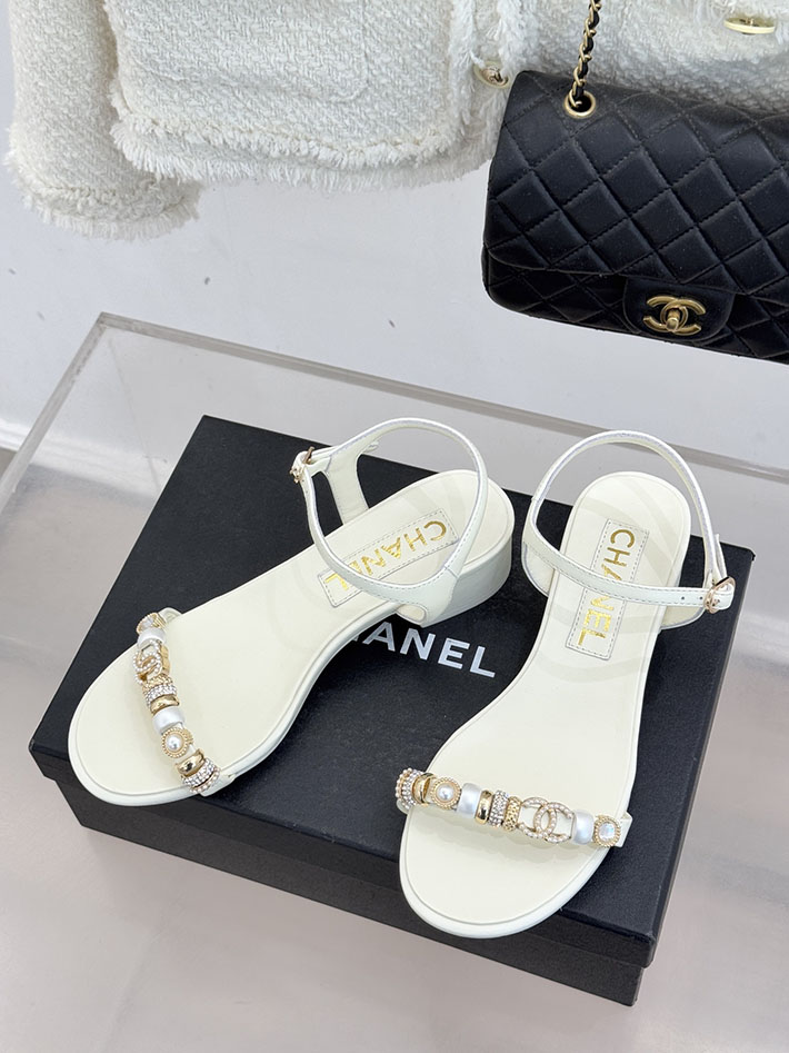 シャネル 靴 白