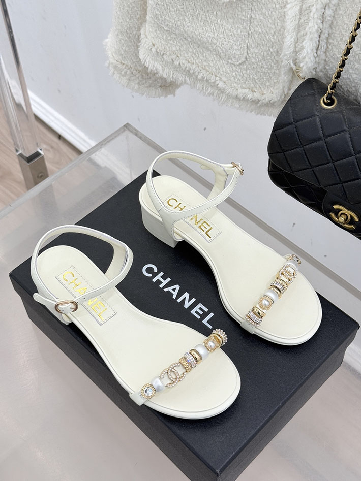 最高級シャネルスーパーコピー CHANEL ラインストーンロゴヒール サンダル 靴 スウェード ホワイト 2631086 シャネル 靴 白 - 画像 (9)