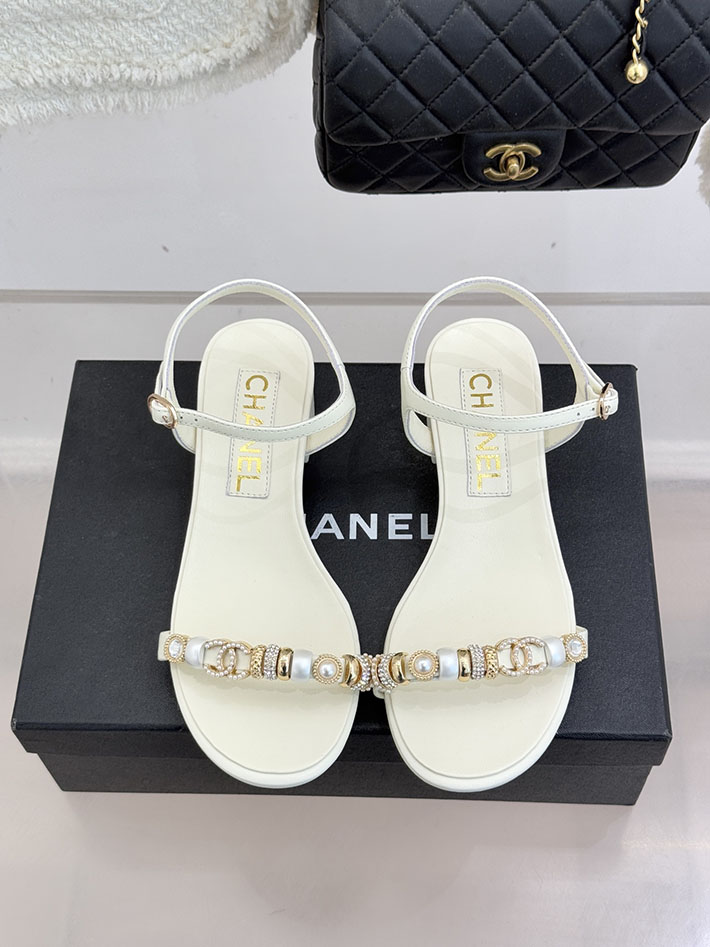 最高級シャネルスーパーコピー CHANEL ラインストーンロゴヒール サンダル 靴 スウェード ホワイト 2631086 シャネル 靴 白 - 画像 (8)