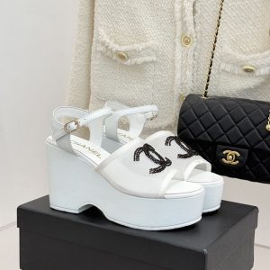 厚底サンダル 人気ブランド