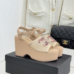 厚底 サンダル 疲れない