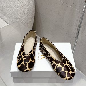 パンプス ブランド 歩きやすい