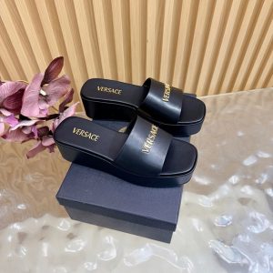 ヴェルサーチ サンダル 定価