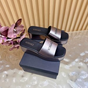 ヴェルサーチ サンダル アウトレット