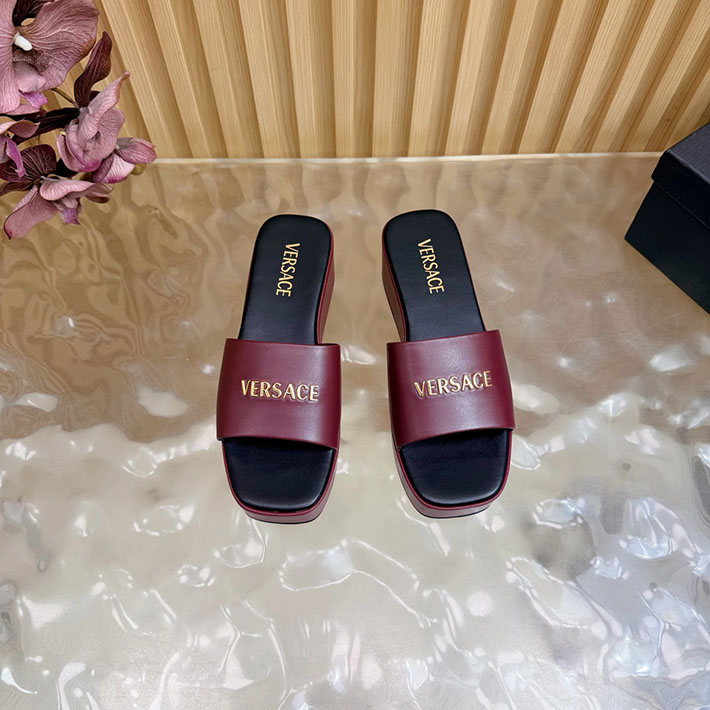 最高級ヴェルサーチェスーパーコピー VERSACE 2026年春夏 新作 Logo 60mm ミュール サンダル ワインレッド 2631267 ヴェルサーチ風サンダル - 画像 (7)