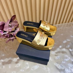 ヴェルサーチェ サンダル レディース