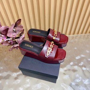 ヴェルサーチェ風サンダル