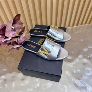 ヴェルサーチ 靴 定価