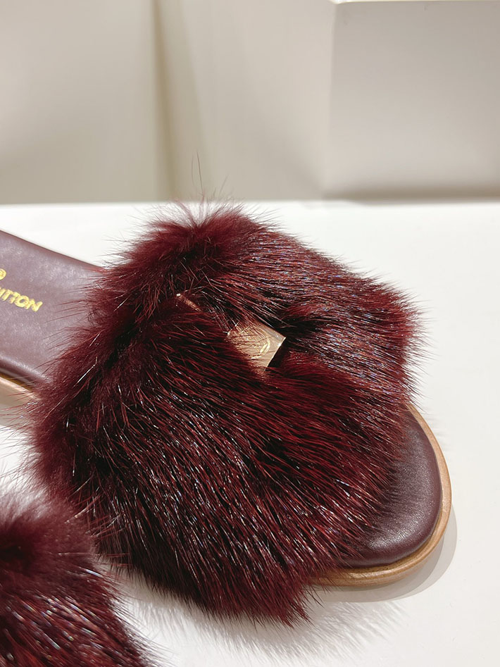 ルイヴィトン ファー サンダル LV Mule Lock It ミュール・ロックイット サンダル ワインレッド 2631375 ヴィトン ミュール レディース - 画像 (4)