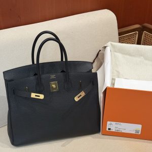 バーキン35 黒 定価