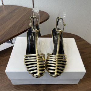 セリーヌ サンダル 新作