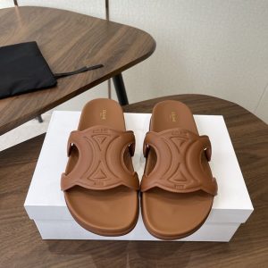 セリーヌ サンダル 新作