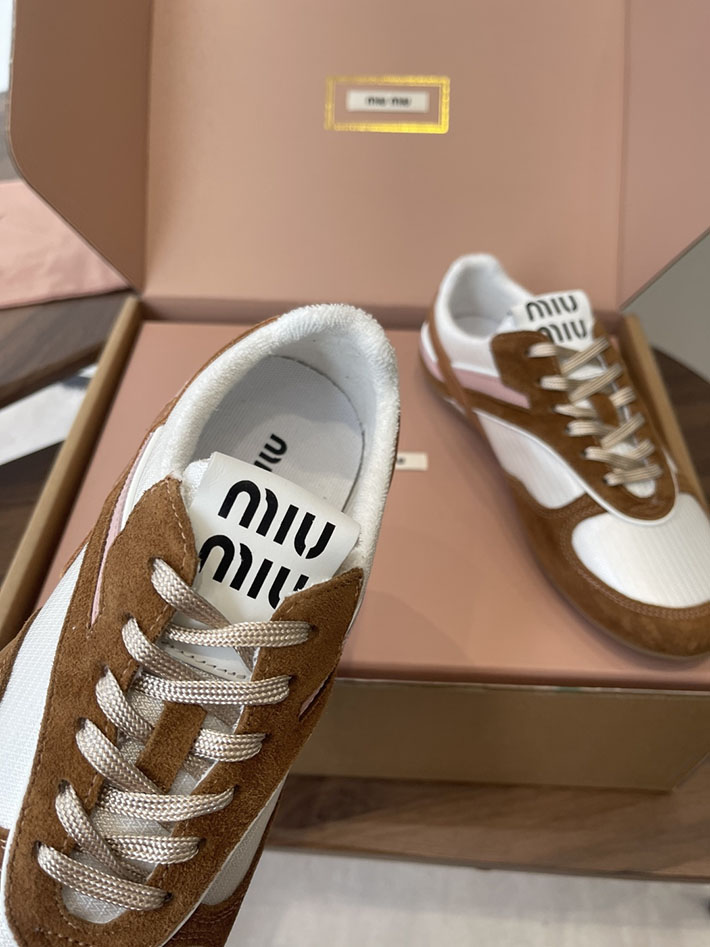 レディース MiuMiu ジムナジウム テクニカルファブリックxスエード スニーカー チョークホワイト/シナモン 5E428E_71L_F0TBK ミュウミュウ スニーカー アウトレット - 画像 (3)