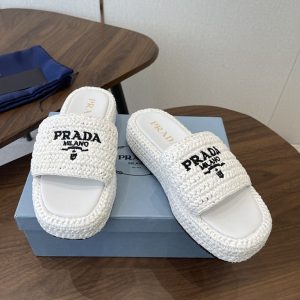 プラダ サンダル 新作