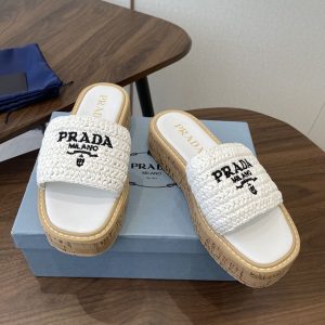 プラダ サンダル 新作