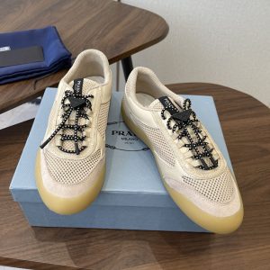 プラダ スニーカー 値段