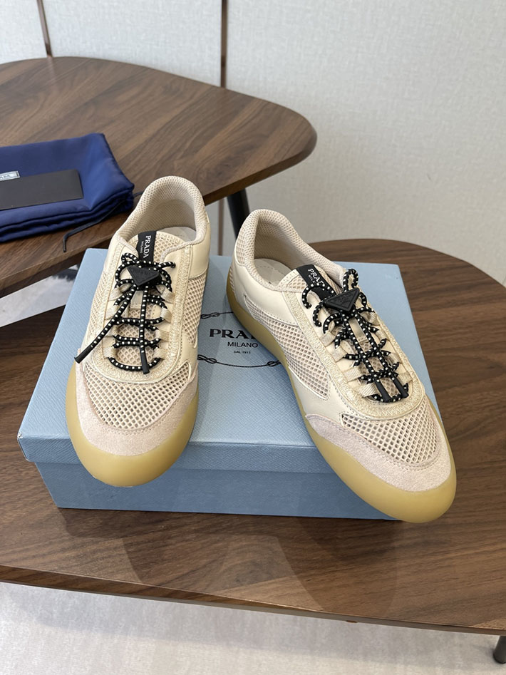 プラダ スニーカー 値段