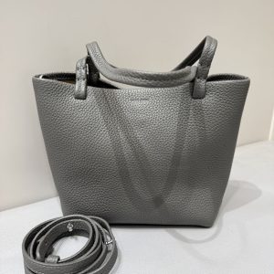 ザロウ バッグ 芸能人