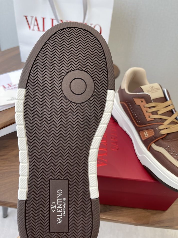 メンズ・レディース兼用 最高級ヴァレンティノスーパーコピー VALENTINO シューズ 靴 ロートップ スニーカー ブラウン 2630628 ヴァレンティノ スニーカー レディース - 画像 (4)