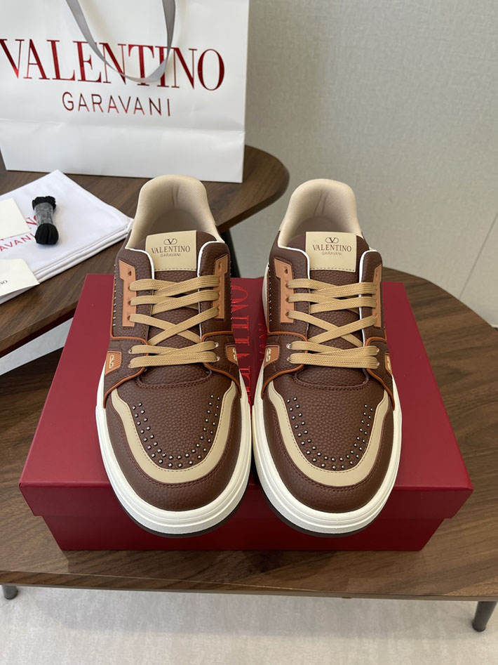 メンズ・レディース兼用 最高級ヴァレンティノスーパーコピー VALENTINO シューズ 靴 ロートップ スニーカー ブラウン 2630628 ヴァレンティノ スニーカー レディース - 画像 (3)