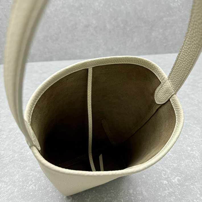 最高級ザロウスーパーコピー THE ROW Small N/S Park Tote スモール パークトート バッグ ホワイト 2631629 ザロウ バッグ 芸能人 - 画像 (5)