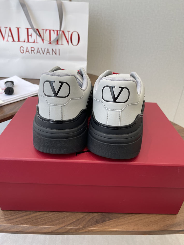 メンズ・レディース兼用 最高級ヴァレンティノスーパーコピー VALENTINO シューズ 靴 ロートップ スニーカー ホワイト 2630629 ヴァレンティノ スニーカー 厚底 - 画像 (4)