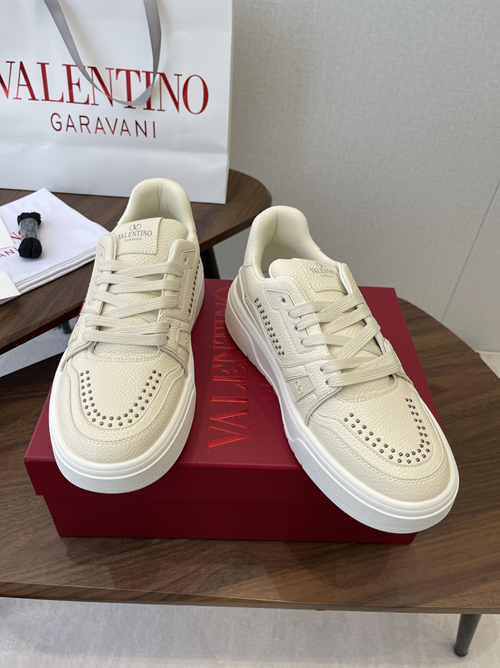 メンズ・レディース兼用 最高級ヴァレンティノスーパーコピー VALENTINO シューズ 靴 ロートップ スニーカー ベージュ 2630631 ヴァレンティノ スニーカー コーデ - 画像 (9)