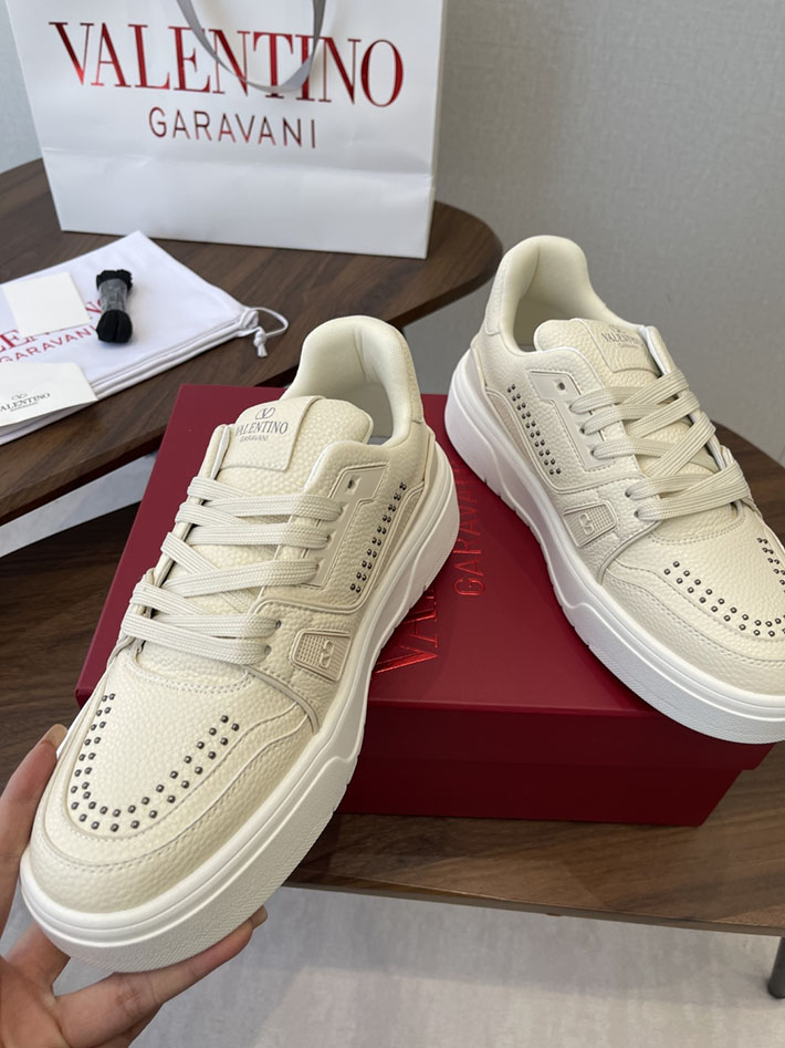 メンズ・レディース兼用 最高級ヴァレンティノスーパーコピー VALENTINO シューズ 靴 ロートップ スニーカー ベージュ 2630631 ヴァレンティノ スニーカー コーデ - 画像 (7)