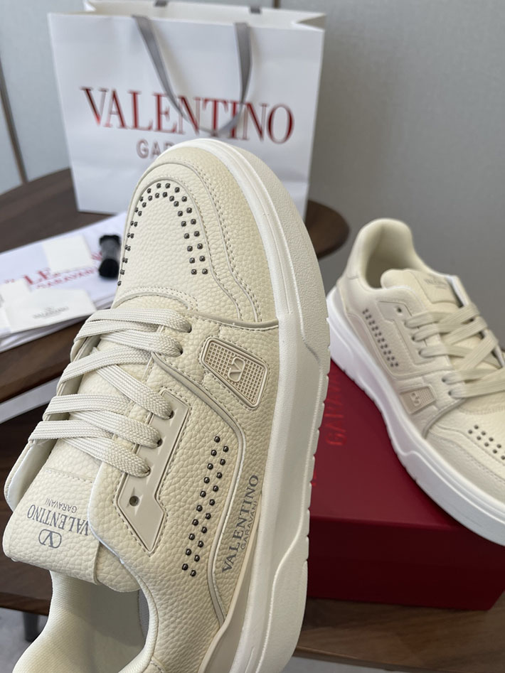 メンズ・レディース兼用 最高級ヴァレンティノスーパーコピー VALENTINO シューズ 靴 ロートップ スニーカー ベージュ 2630631 ヴァレンティノ スニーカー コーデ - 画像 (6)
