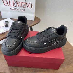 ヴァレンティノ スニーカー 黒