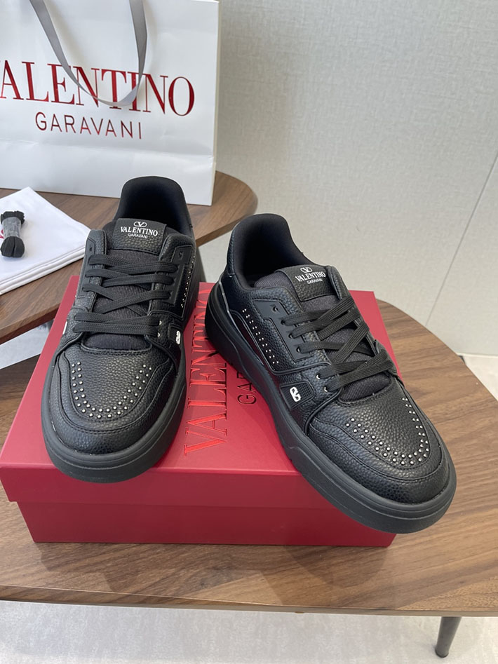 メンズ・レディース兼用 最高級ヴァレンティノスーパーコピー VALENTINO シューズ 靴 ロートップ スニーカー ブラック 2630632 ヴァレンティノ スニーカー 黒 - 画像 (9)