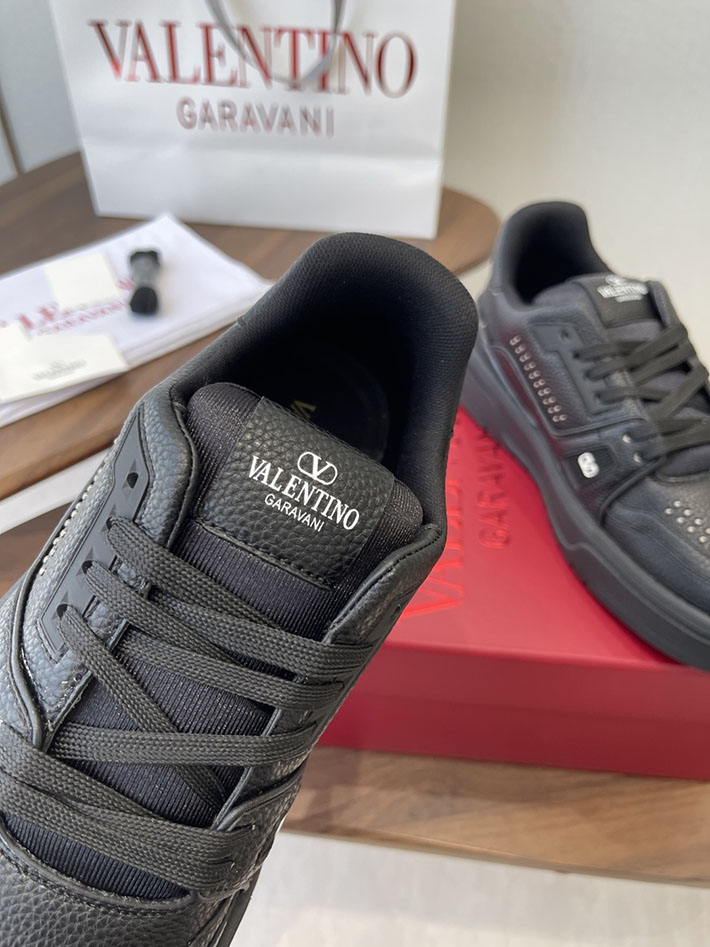 メンズ・レディース兼用 最高級ヴァレンティノスーパーコピー VALENTINO シューズ 靴 ロートップ スニーカー ブラック 2630632 ヴァレンティノ スニーカー 黒 - 画像 (6)
