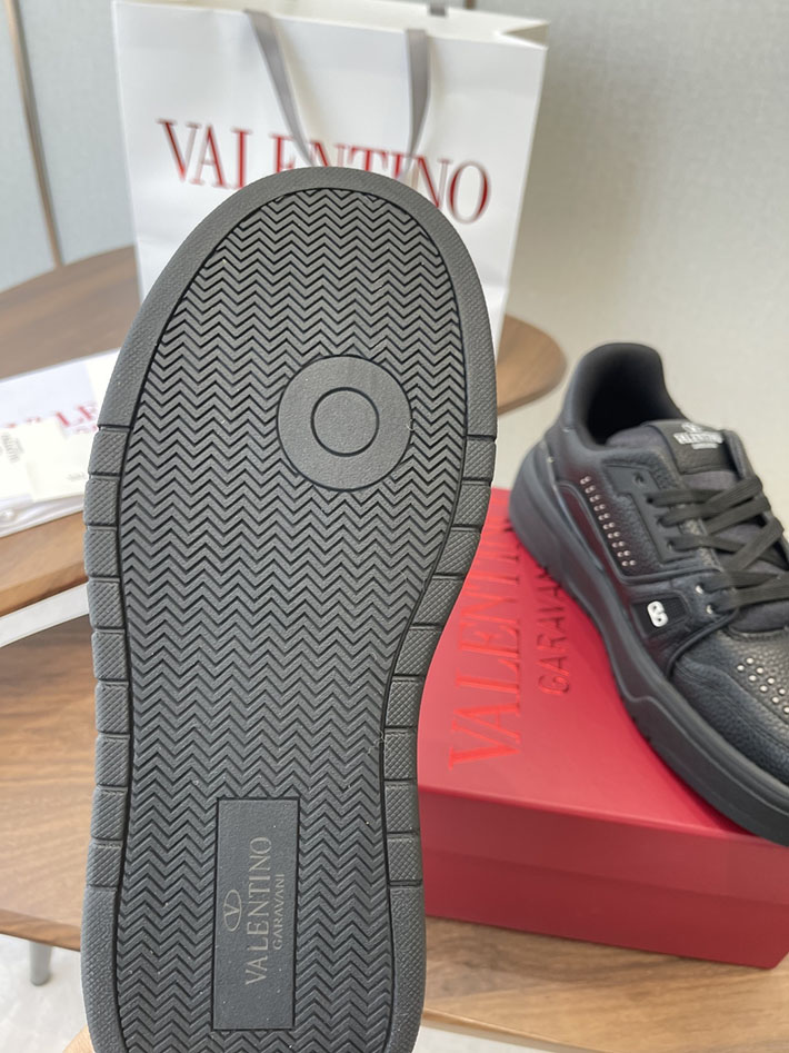 メンズ・レディース兼用 最高級ヴァレンティノスーパーコピー VALENTINO シューズ 靴 ロートップ スニーカー ブラック 2630632 ヴァレンティノ スニーカー 黒 - 画像 (4)