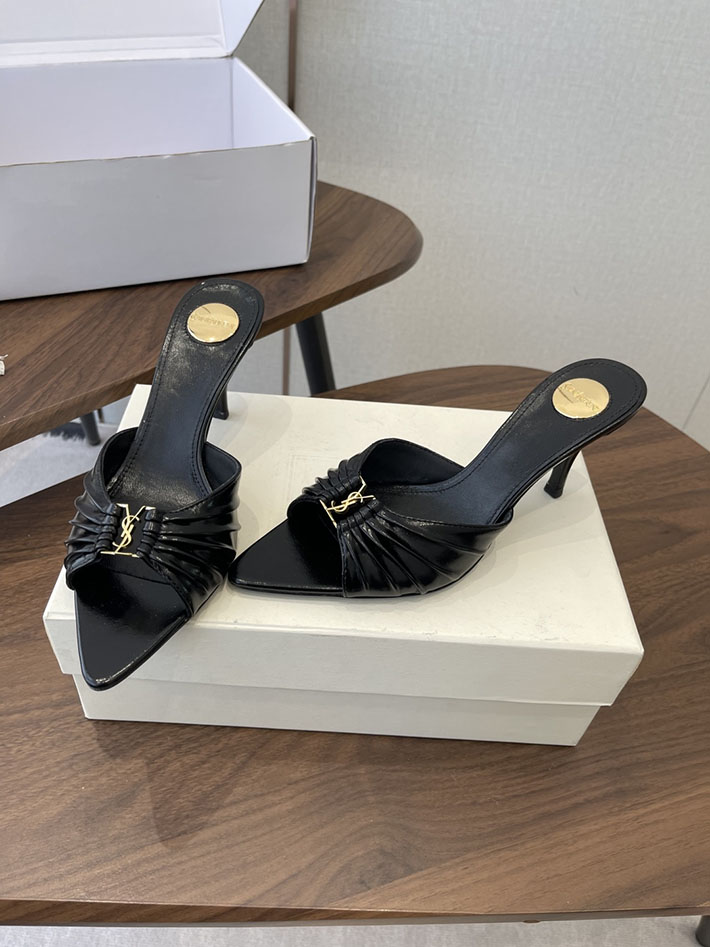 ヒール サンダル 歩きやすい ブランド