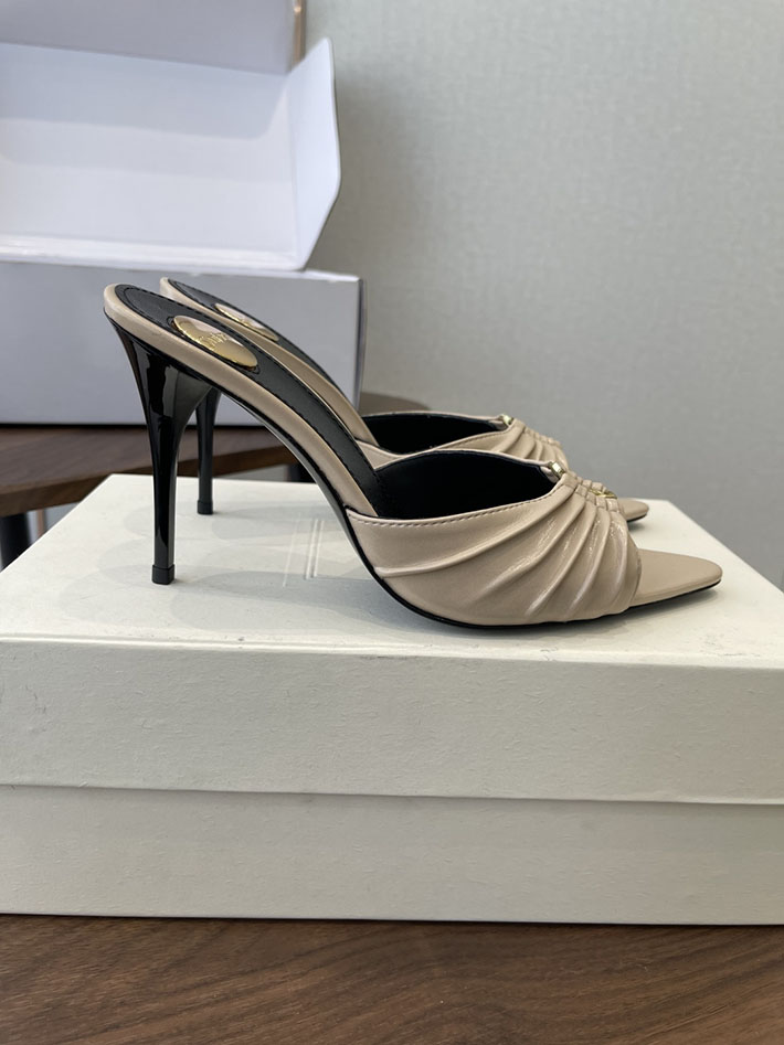 最高級サンローランスーパーコピー YSL 2026新作 95mmヒール バビロン ミュール スムースレザー ベージュ 2630682 ミュールサンダル レディース きれいめ - 画像 (2)