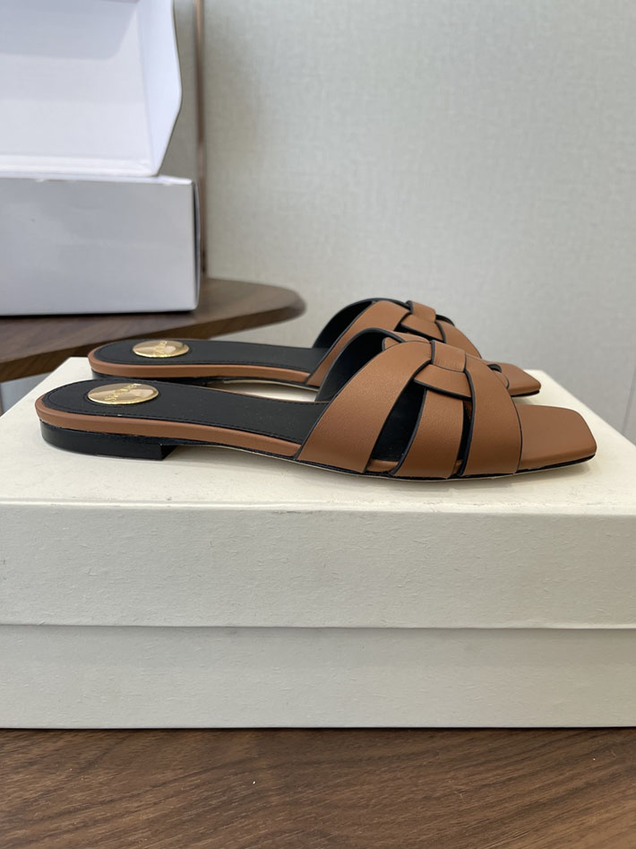 最高級サンローランスーパーコピー YSL 2026 新作 tribute MULES in patent leather ブラウン 2630717 大阪 靴屋 レディース - 画像 (2)