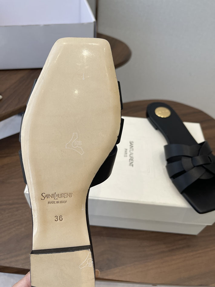 最高級サンローランスーパーコピー YSL 2026 新作 tribute MULES in patent leather ブラック 2630718 品揃え豊富な靴屋 大阪 - 画像 (4)