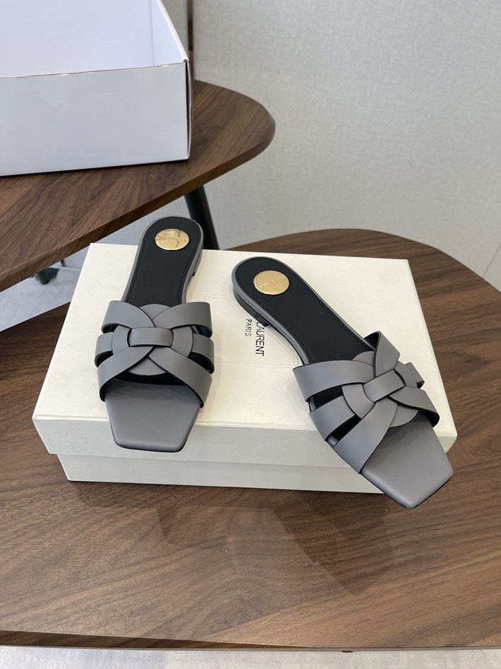 最高級サンローランスーパーコピー YSL 2026 新作 tribute MULES in patent leather グレー 2630722 靴 安い レディース 店舗 - 画像 (9)