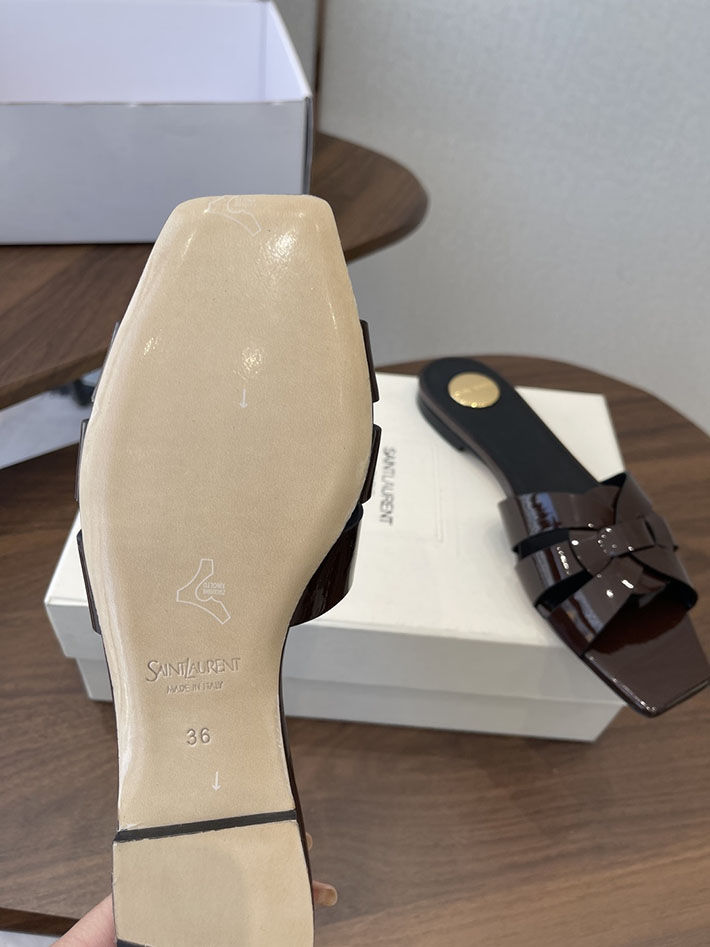最高級サンローランスーパーコピー YSL 2026 新作 tribute MULES in patent leather ワインレッド 2630727 サンローラン アウトレット 店舗 - 画像 (4)