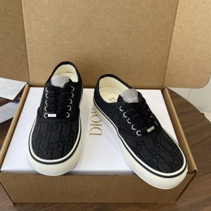 スニーカー レディース 人気ブランド