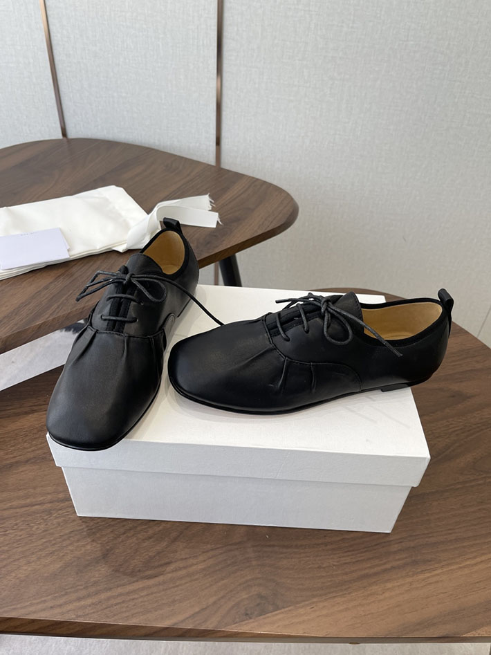 レディース フラットシューズ ブランド