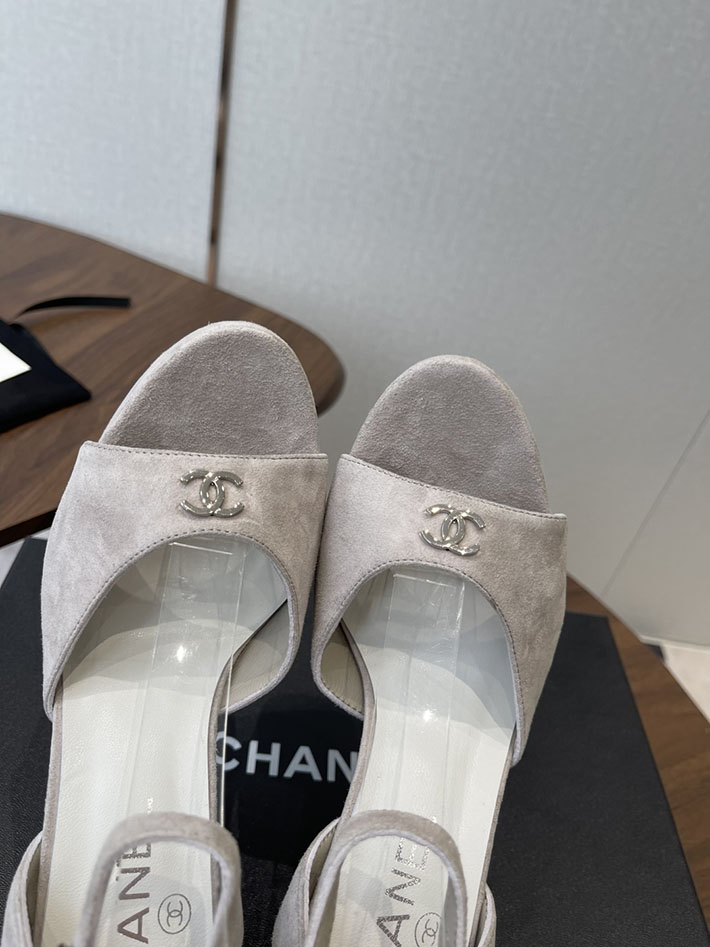 最高級シャネルスーパーコピー CHANEL 2026年春夏 新作 サンダル スエード キッドスキン グレー G47029-B23297-U7014 シャネル サンダル 厚底 - 画像 (8)