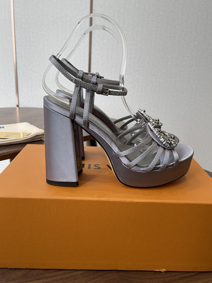 最高級ルイヴィトンスーパーコピー LV スウィング ヒール110mm サンダル 2026年春夏 新作 グレー 2630783 ルイヴィトン サンダル レディース 新作 - 画像 (2)