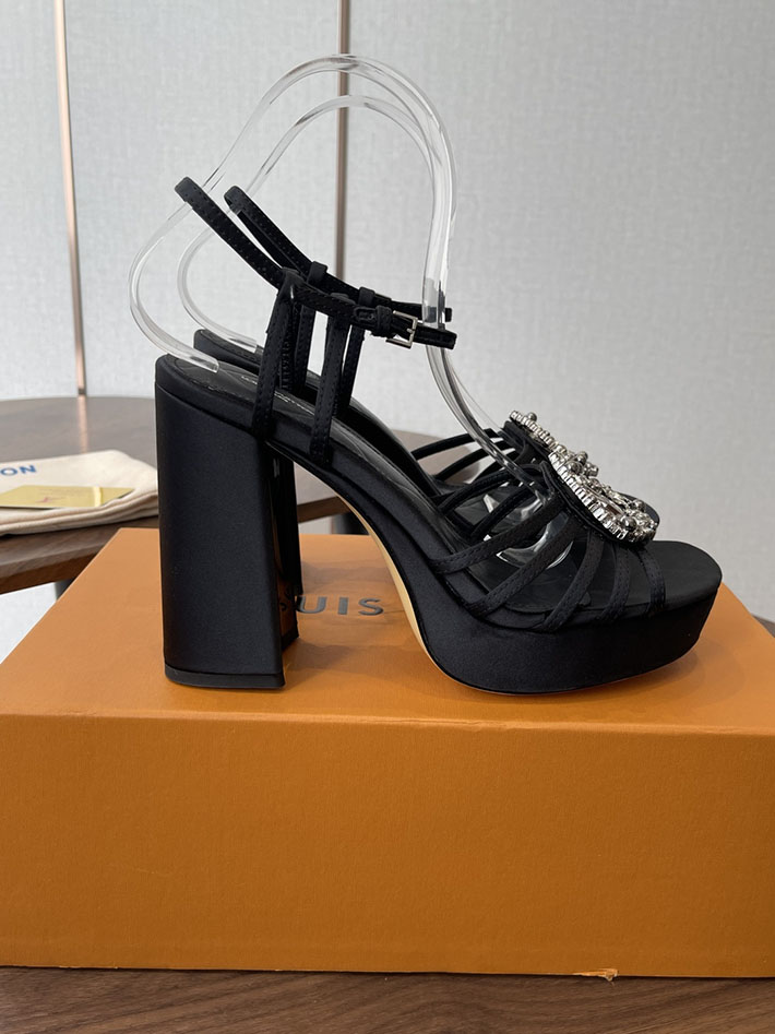 最高級ルイヴィトンスーパーコピー LV スウィング ヒール110mm サンダル 2026年春夏 新作 ブラック 2630784 ルイヴィトン サンダル 黒 - 画像 (2)