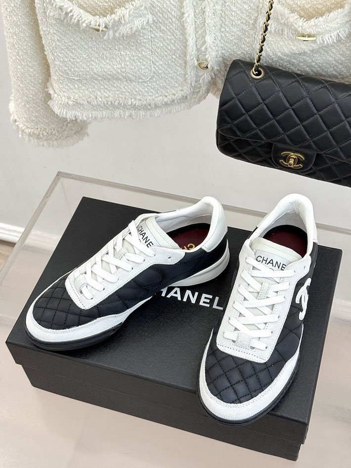 シャネル スニーカー レディース