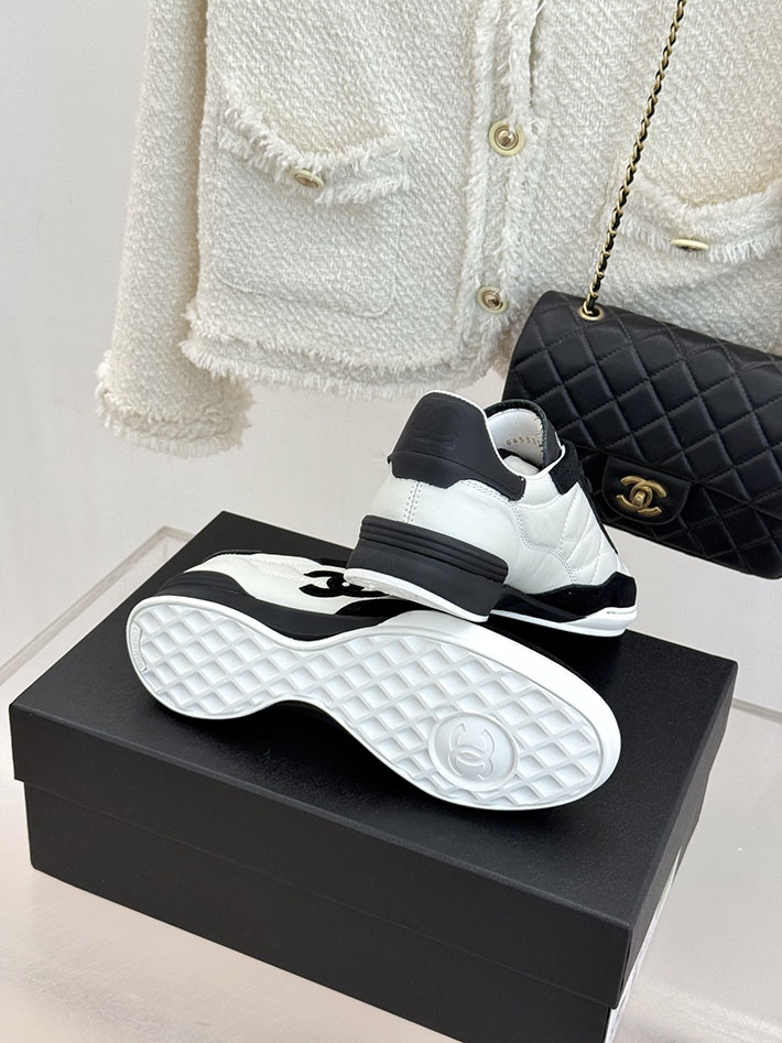 レディース 最高級シャネルスーパーコピー CHANEL 2026年春夏 新作 スニーカー カーフスキン ブラック 2630800 シャネル スニーカー 人気 - 画像 (3)